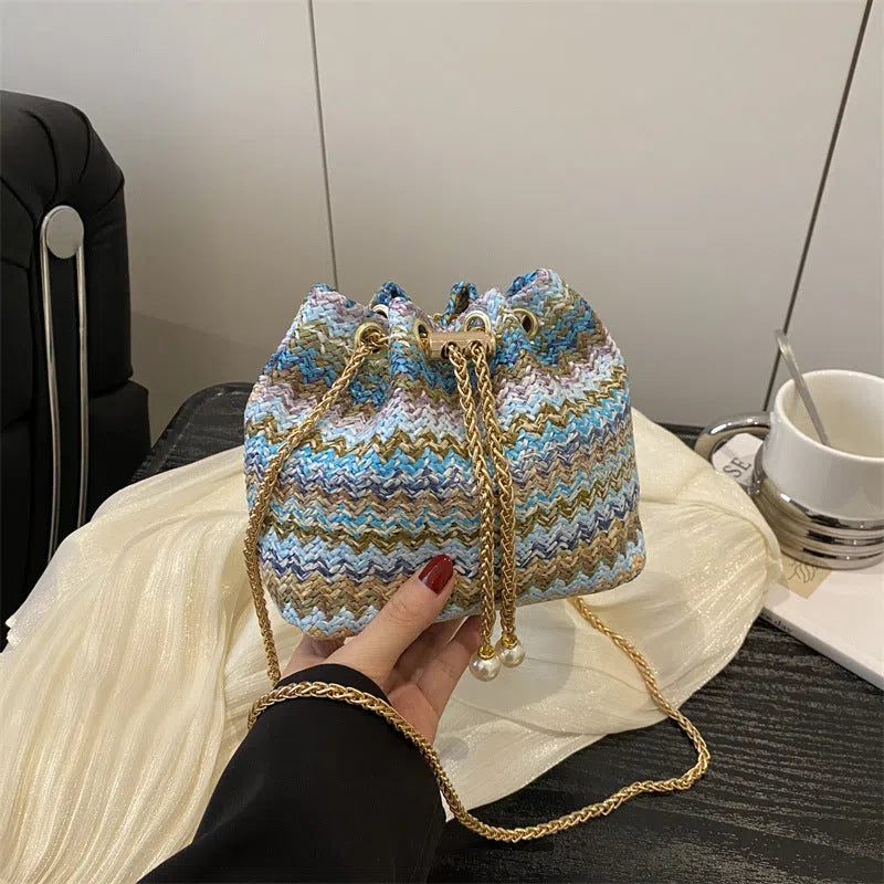 Women's straw woven bucket bag with diamond chain, colour-block plaid pattern, single shoulder strap, and multicolor finish