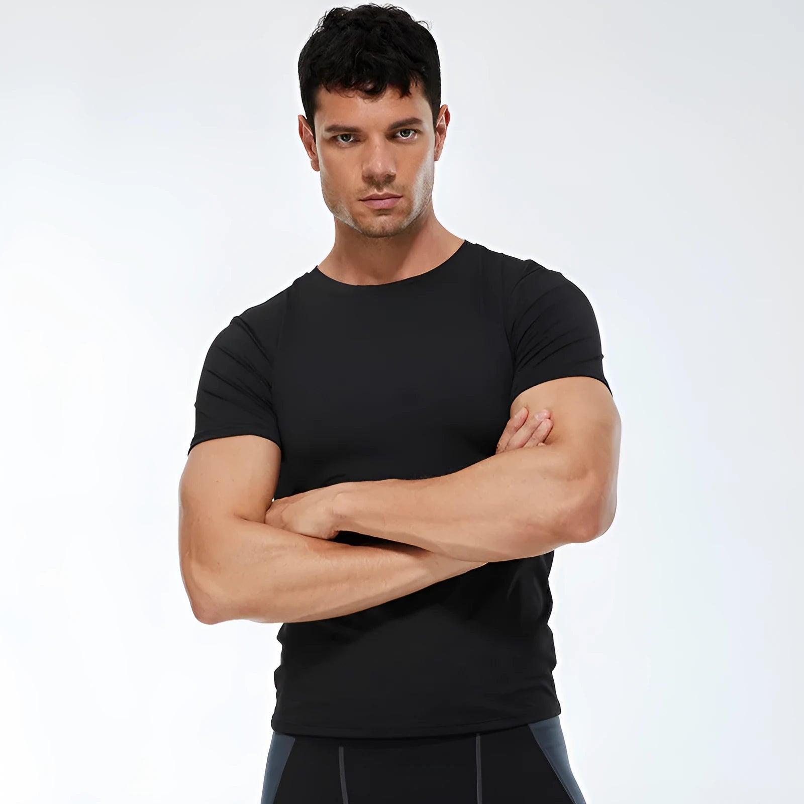 Men's solid colour quick drying polyester fitness shirt in short sleeve design