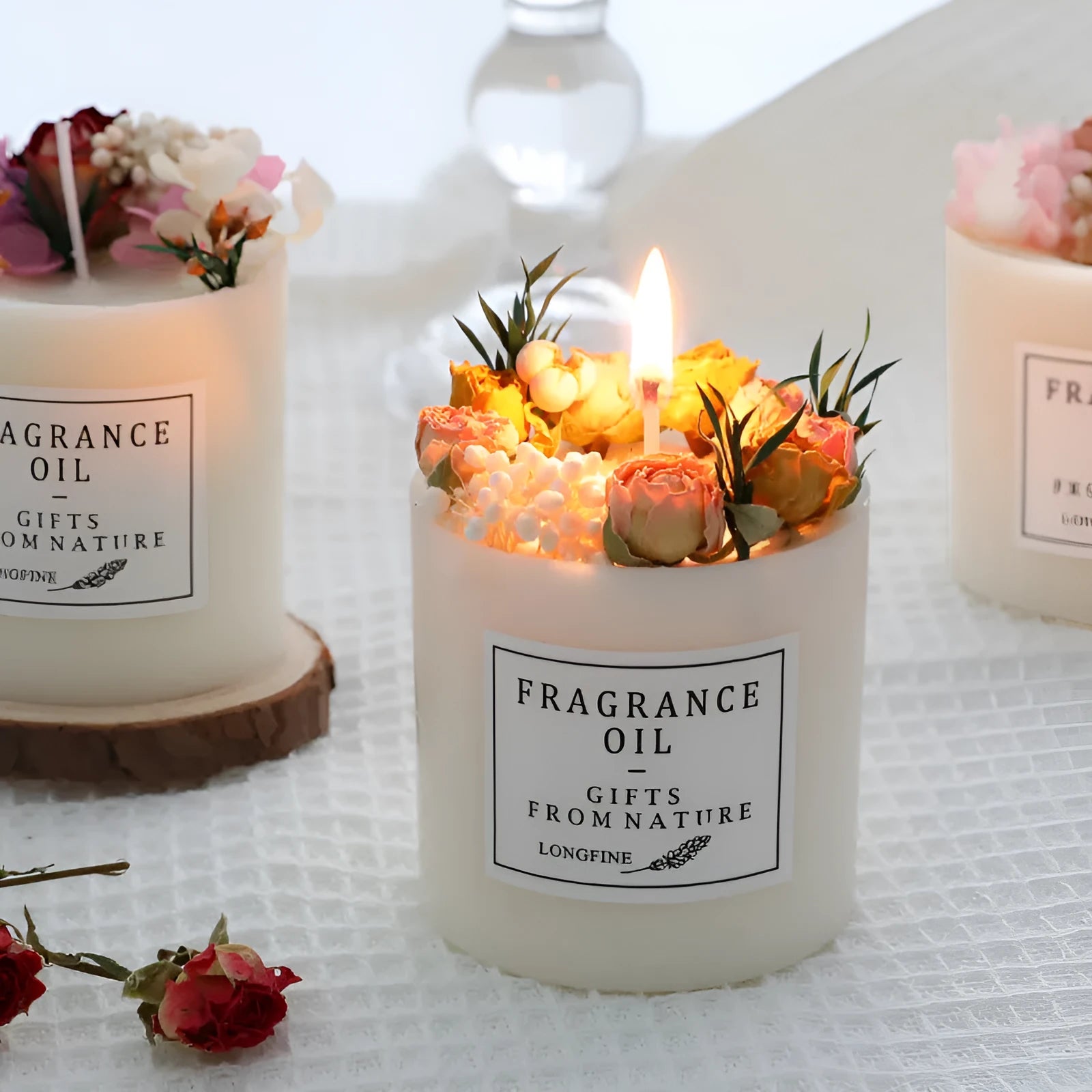 Decorative dried flower scented candle with choice of nine aromas on a wooden chip base.