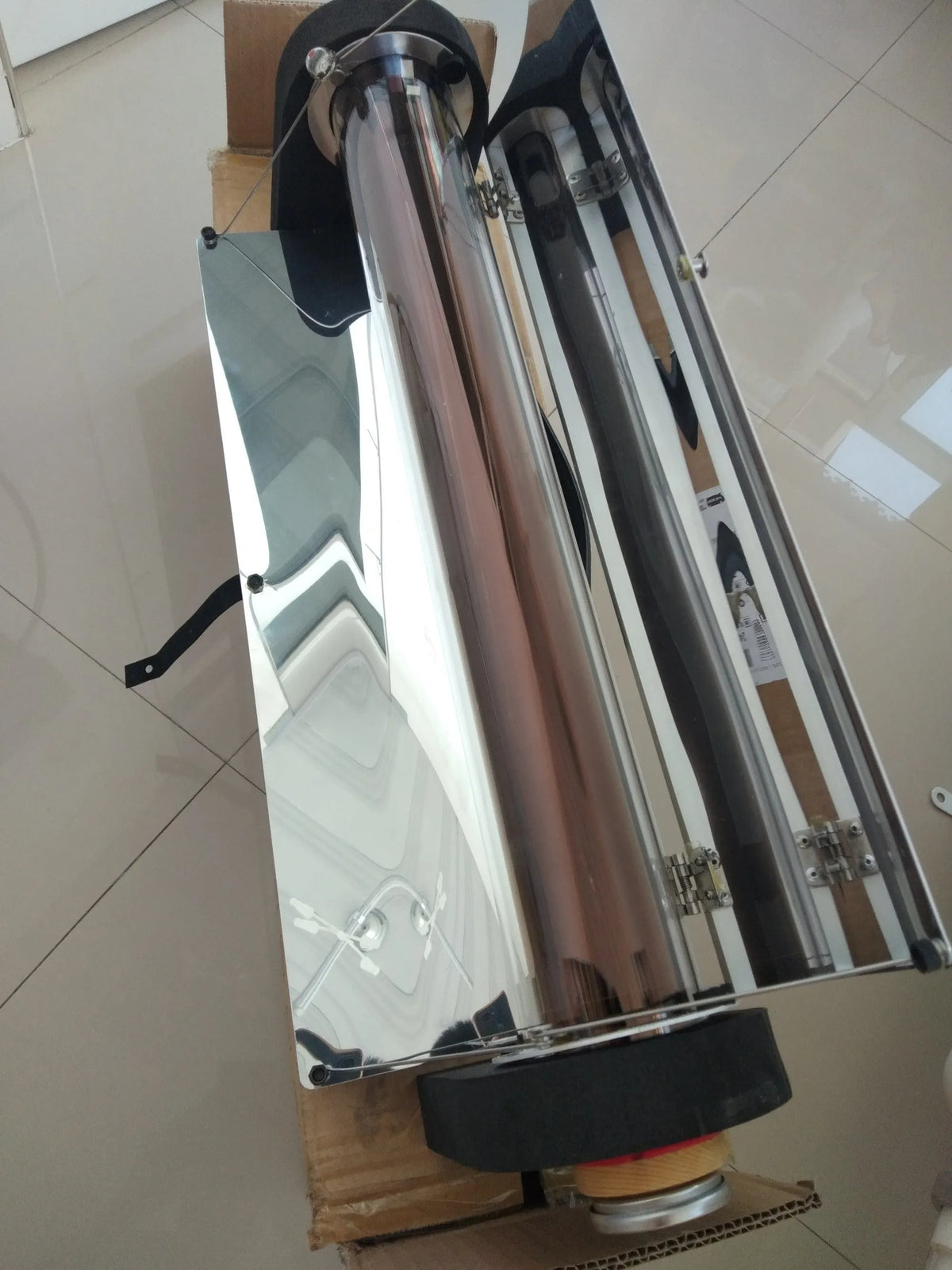 Portable smokeless vacuum tube grill in silver with 1.5L capacity, 620mm tube, and 49x35cm reflector.