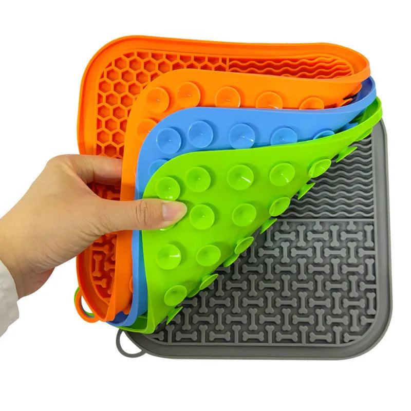Fengrong silicone slow food mat for dogs in sky blue with scraper, non-slip pet feeding bowl