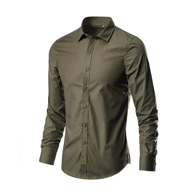Man wearing a loose-fit linen long-sleeve shirt in a neutral colour, showing the casual style.