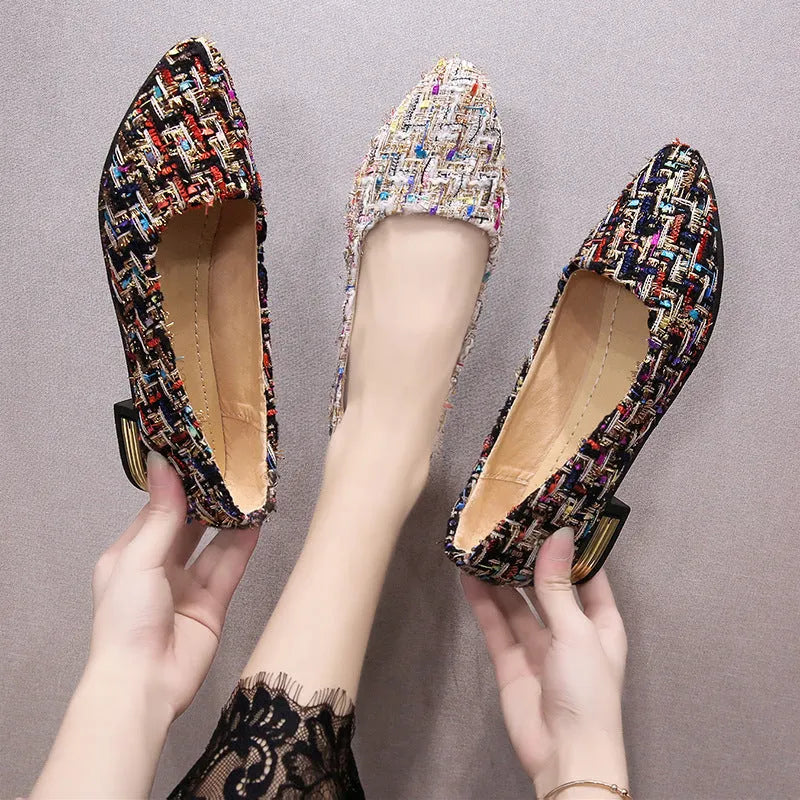 Women's low-cut canvas casual shoes with floral pattern and shallow V-cut opening
