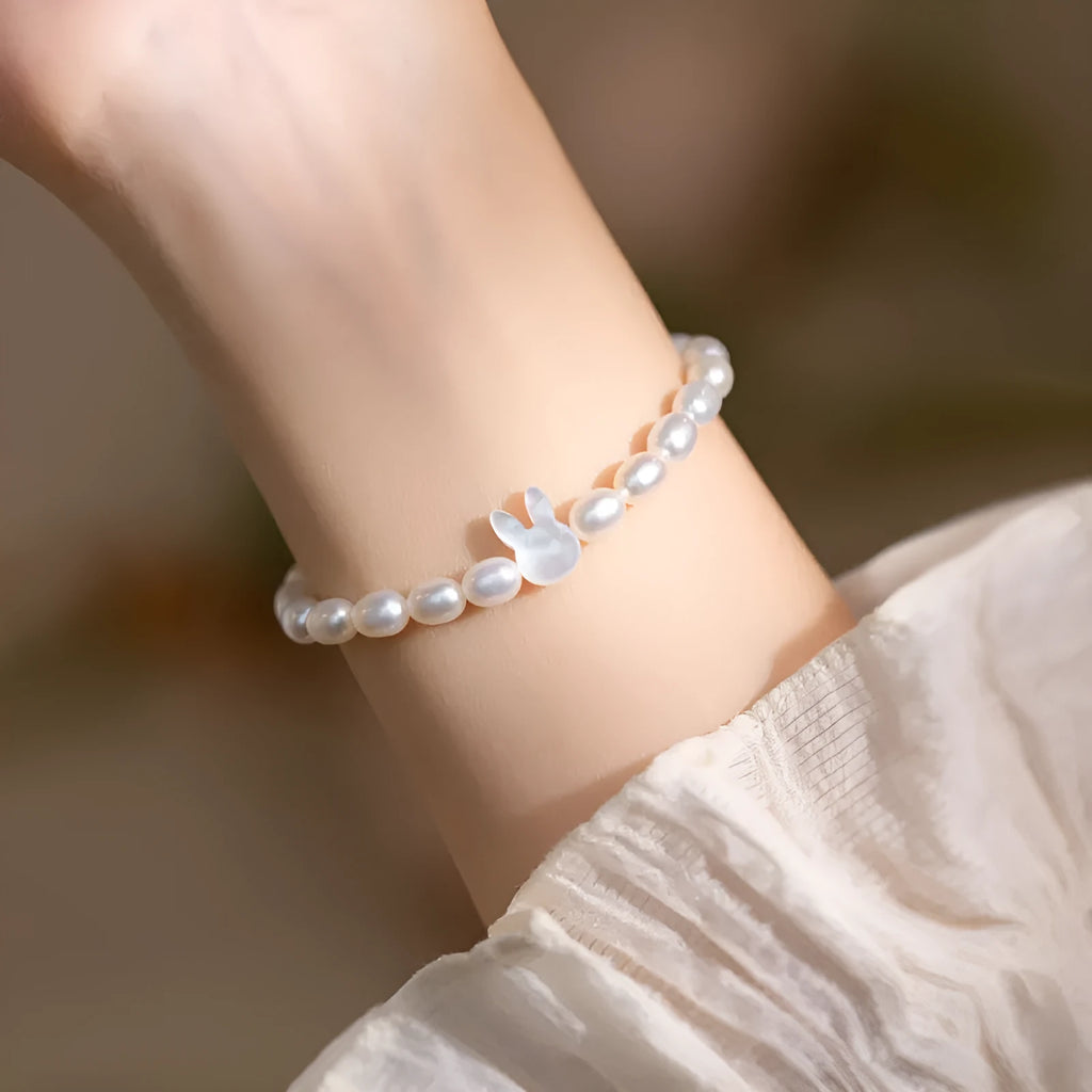White pearl and 925 silver rabbit charm bracelet on a 16cm elastic string.