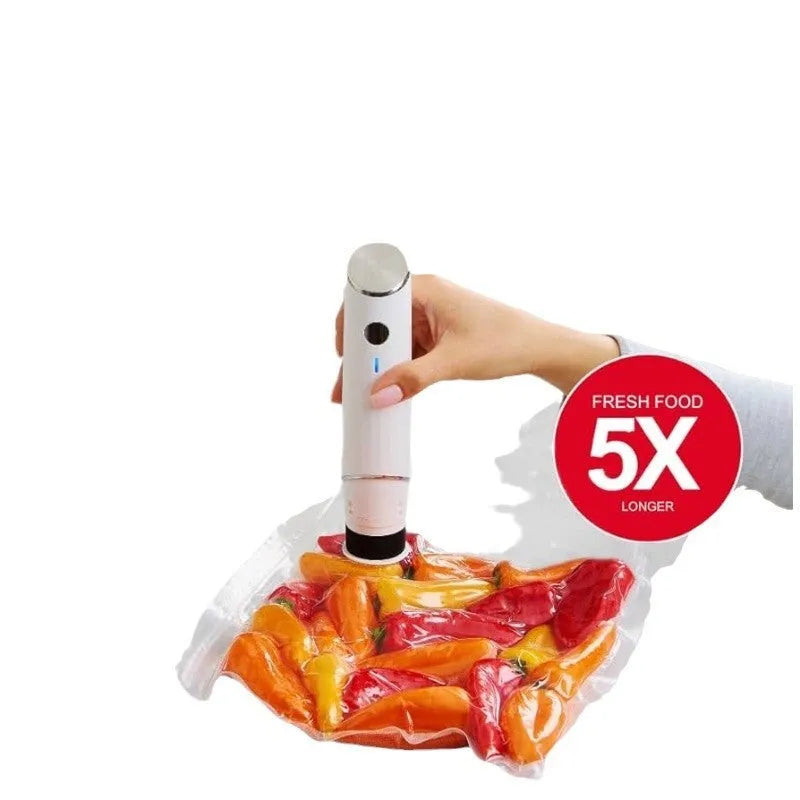 White USB electric suction pump and vacuum food storage bags for 26x28cm sealing.