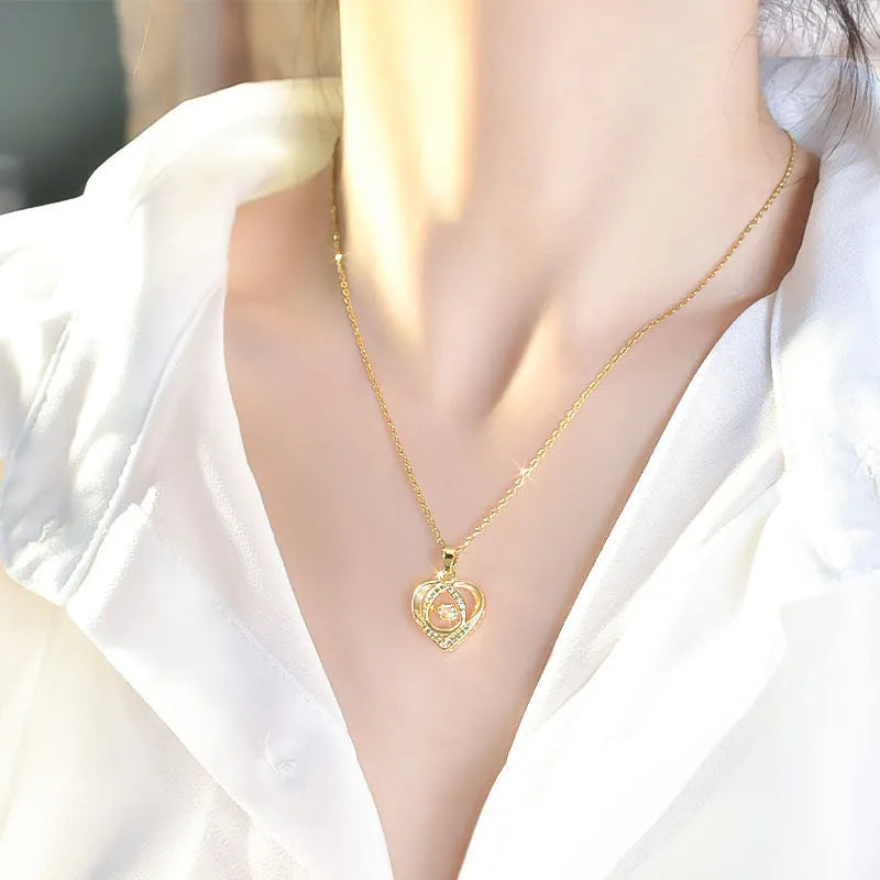 Fashion Dancing Love necklace with rhinestones – heart-shaped clavicle chain in Gold finish