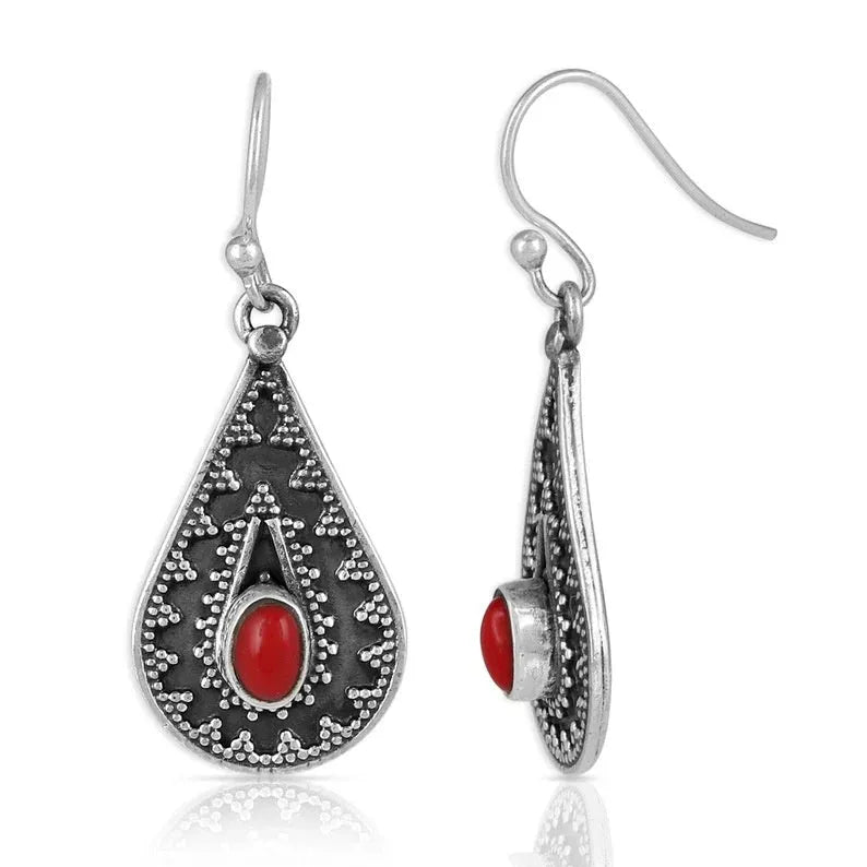 Silver-coloured water drop earrings with a red pine gemstone in a retro European style.