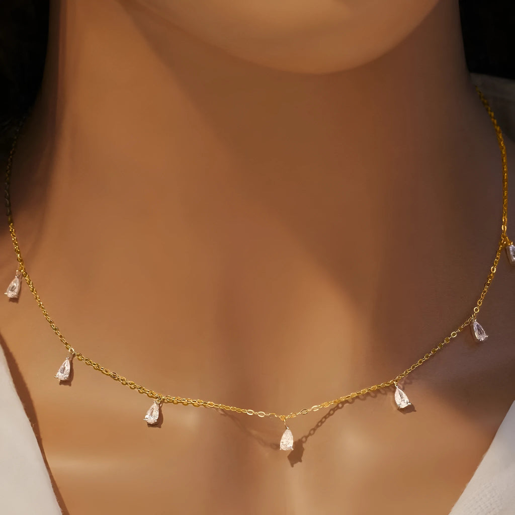 Gentle drop-shaped artificial zircon pendant on a 925 silver O-chain necklace in rose gold finish.