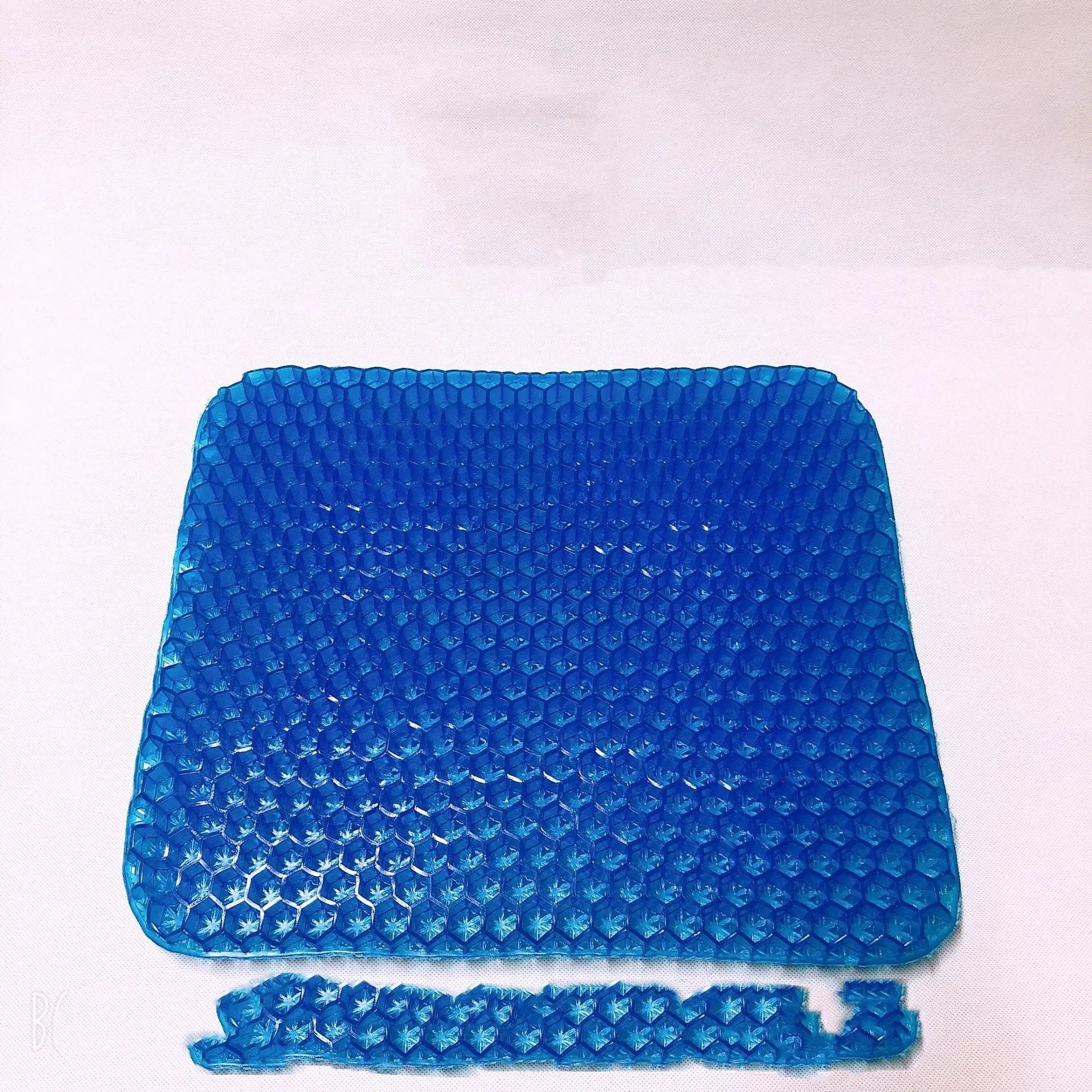 Double-thick gel seat cushion with breathable honeycomb pattern in a solid colour