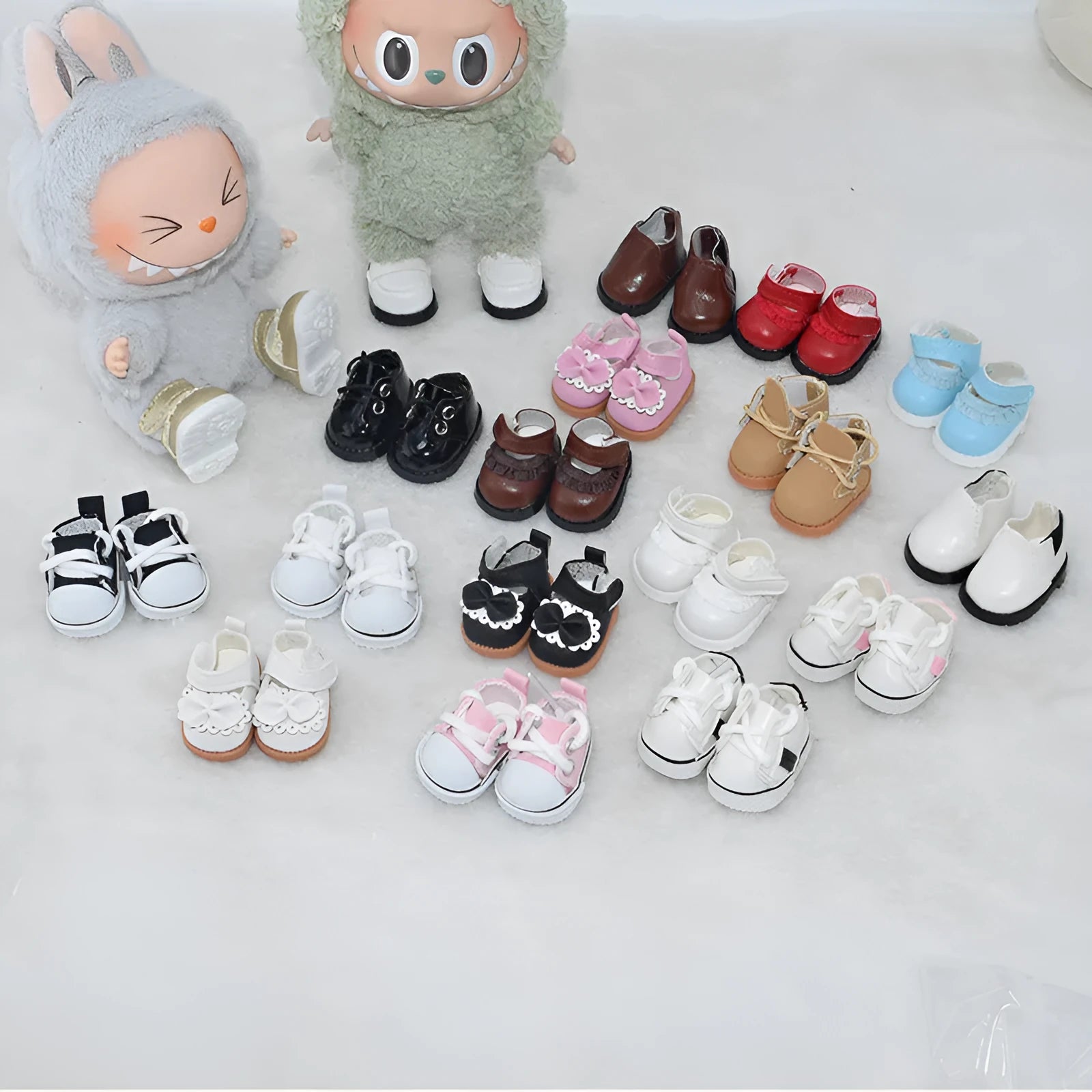 A pair of 17 cm high black doll shoes made from PU leather, shown as a keychain accessory.