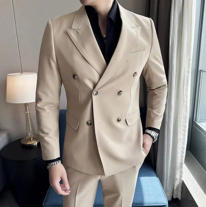 Men's slim double-breasted suit in off-white with two-button placket and long sleeves