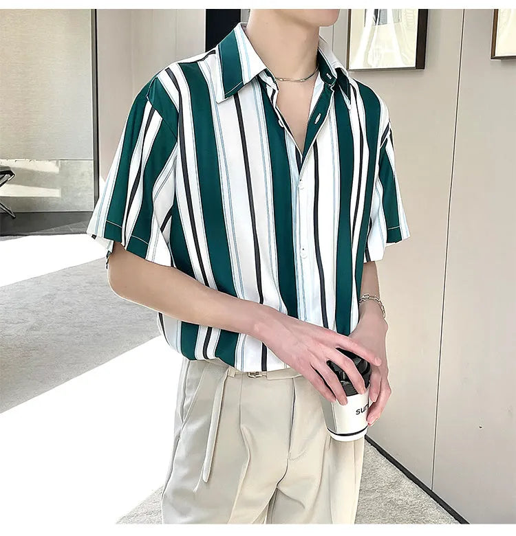 Loose casual ruffian handsome top in green with pointed collar, yarn-dyed fabric