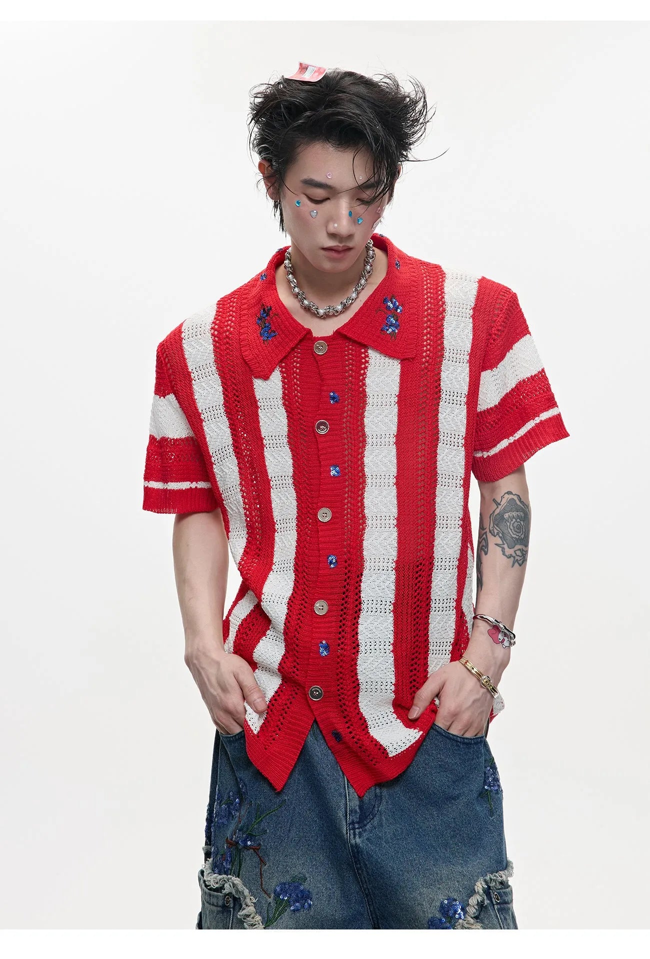 Men's red and black striped knitted short-sleeved shirt with loose fit and button decoration