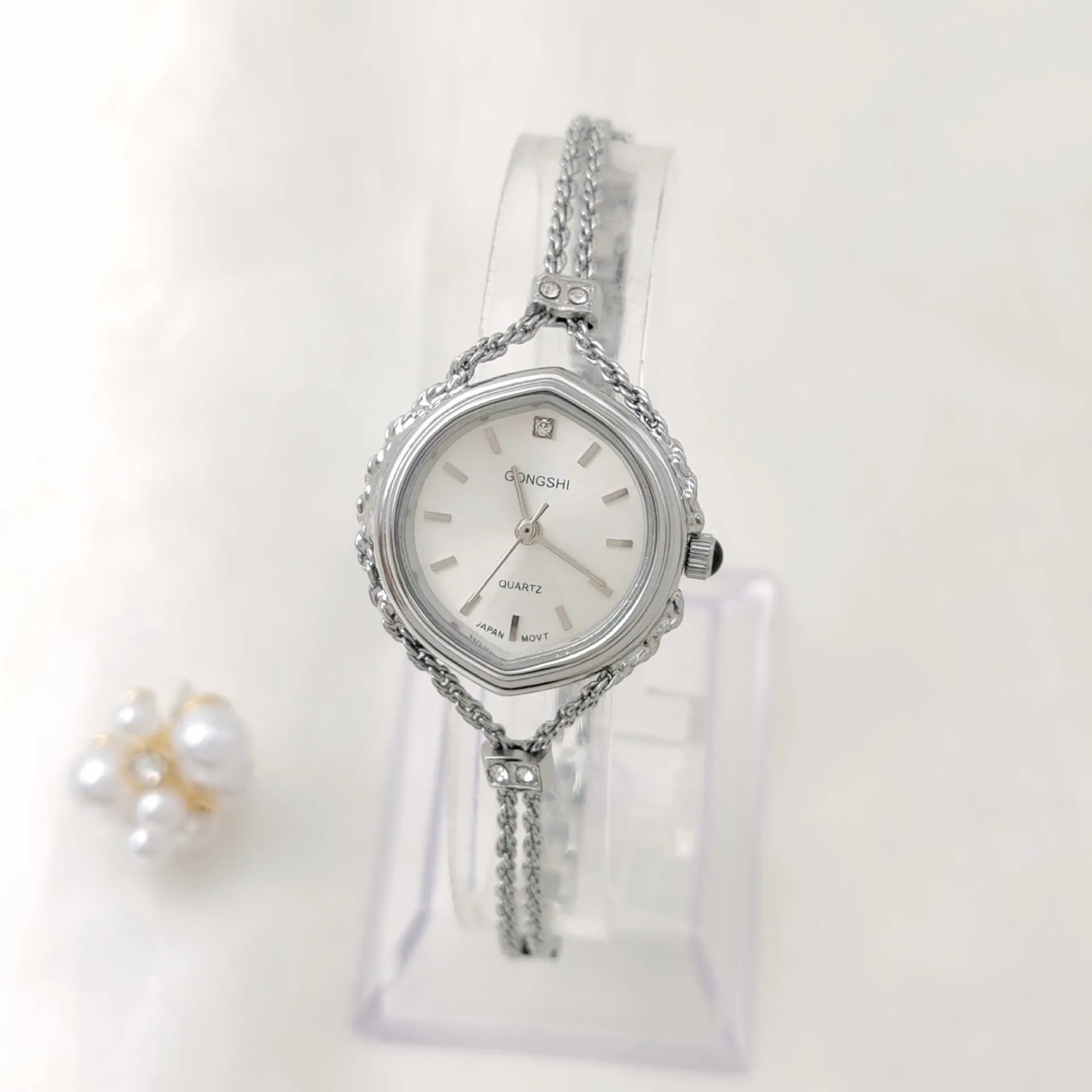 Women's gold or silver Mori style quartz watch with 25mm dial and chain strap