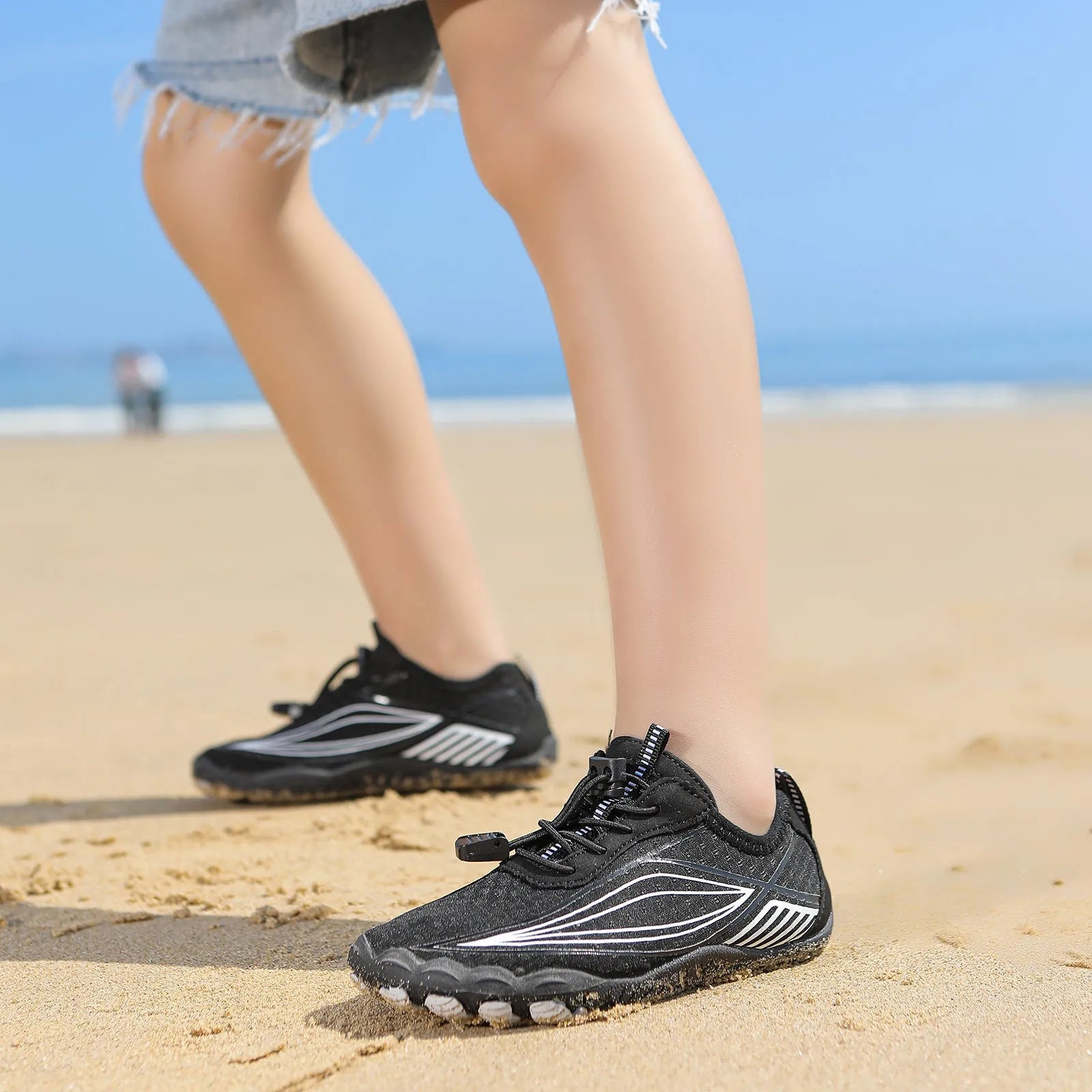Children's quick-drying wading shoes with non-slip rubber soles in black, grey, pink, and blue colour options