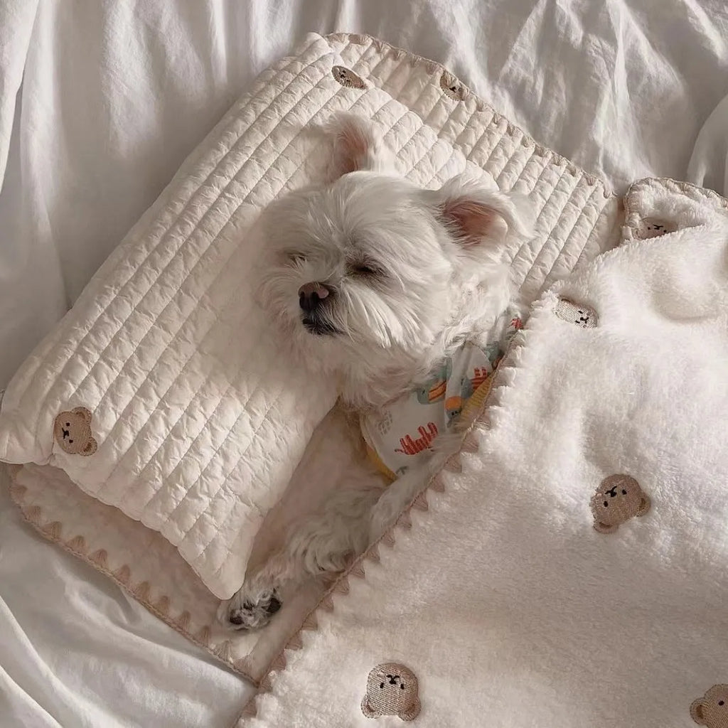 Simple bear pattern dog bed set with mattress, pillow, and quilt in washable polyester