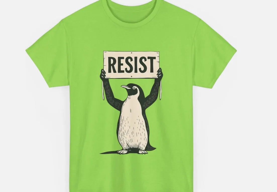 Straight-cut cotton summer T-shirt in black, green, or white with a round neck and short sleeves.