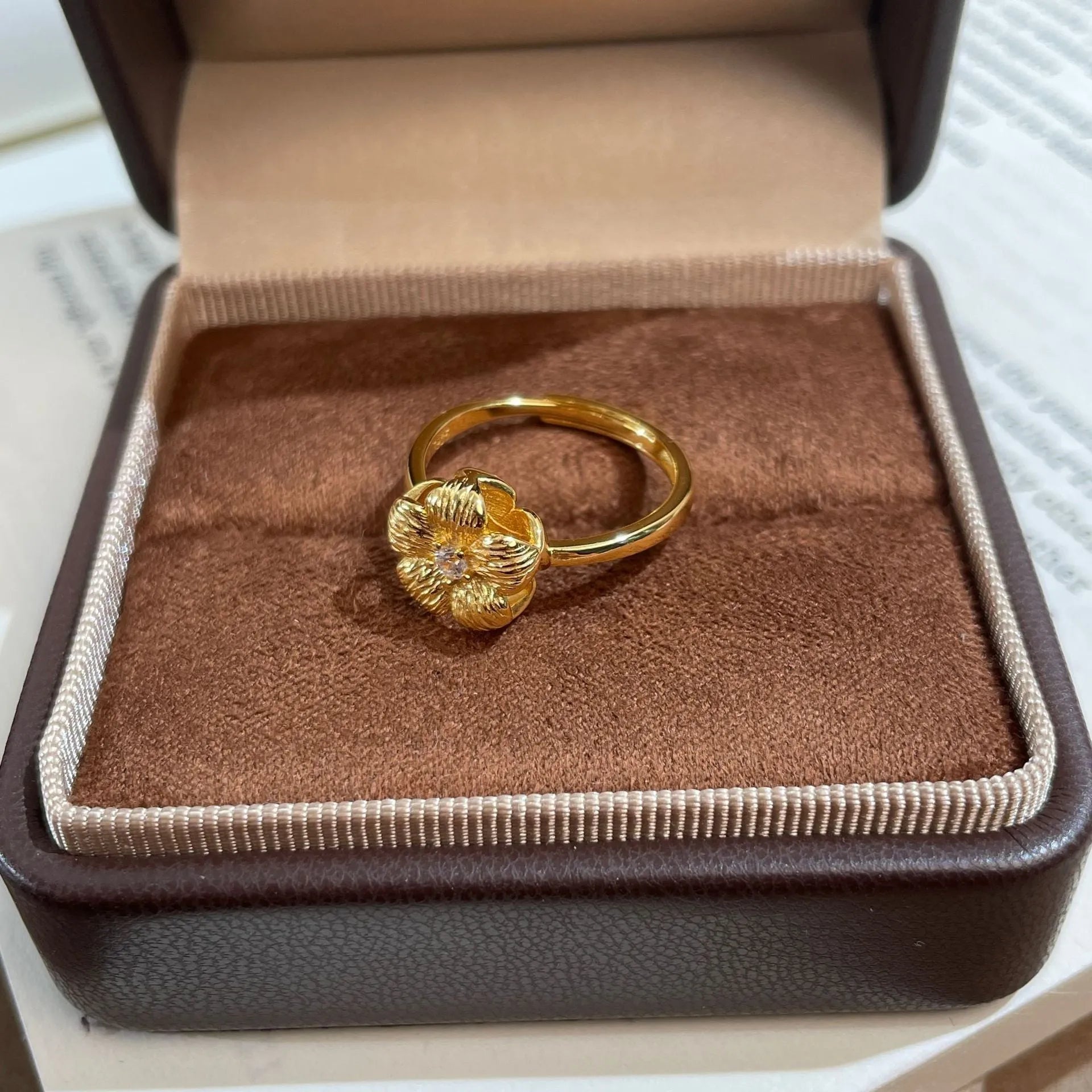 Three-dimensional plum blossom ring for women with adjustable opening in yellow gold colour