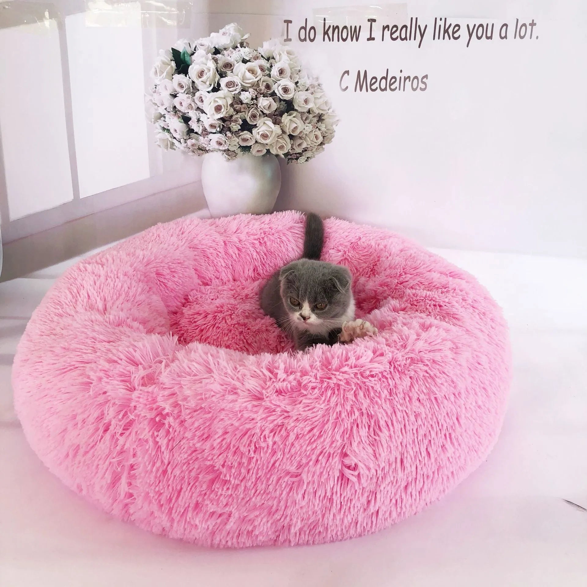Round plush pet bed in grey with raised rim, 110cm diameter, made from soft vegan fur fabric