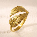 Adjustable opening feather ring in titanium steel with silver or gold electroplated finish